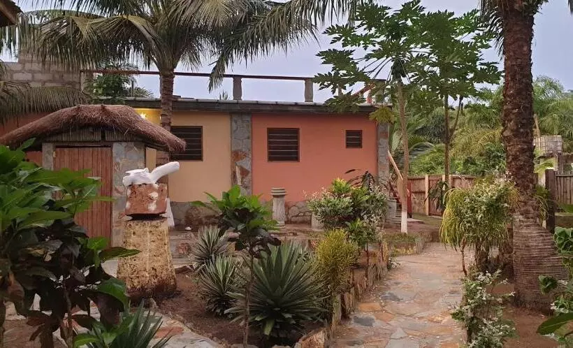 Hotelli Uzoma S Lodge