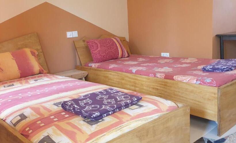 בית מלון כפרי Uzoma S Lodge