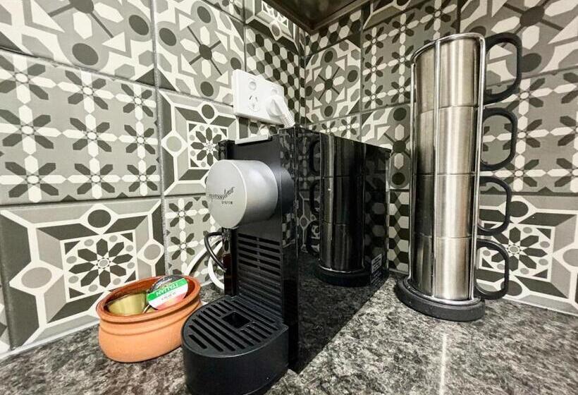 Central Subiaco Oasis 1 Bedroom Unit