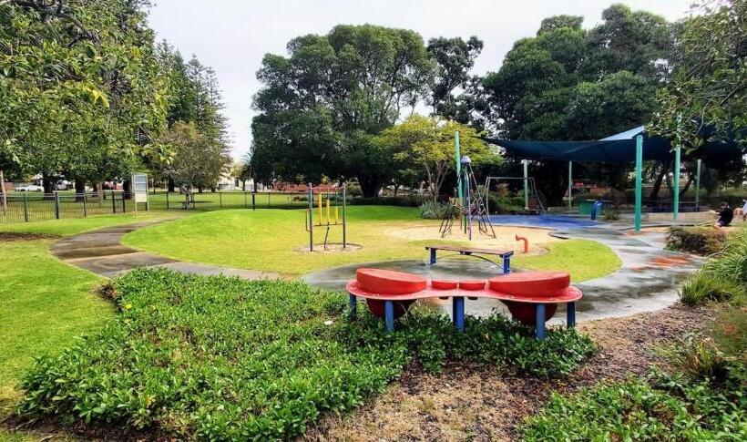 Central Subiaco Oasis 1 Bedroom Unit