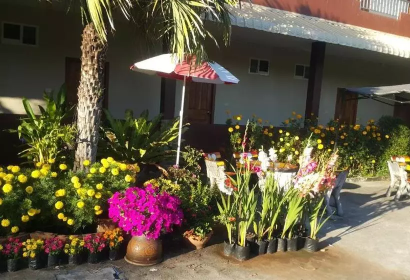 ユースホステル Mayuree Resort
