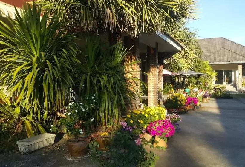 ユースホステル Mayuree Resort