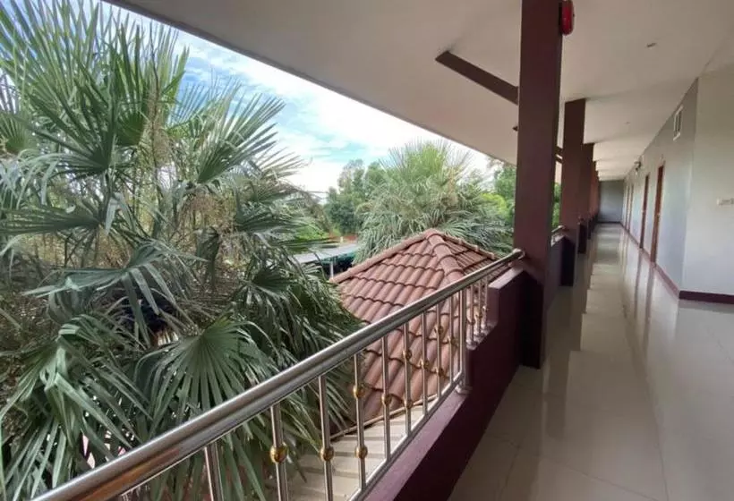 ユースホステル Mayuree Resort