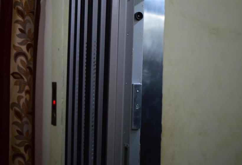 تختخواب و صبحانه Dhingra Residency