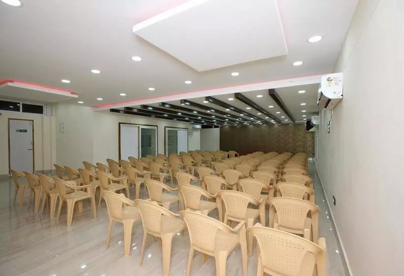 ホテル Oyo Rooms Velachery