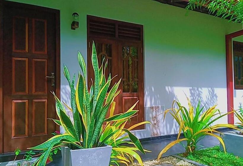 Bed and Breakfast Happy Stay Mirissa