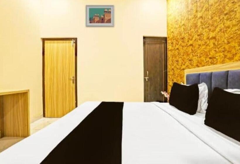 בית מלון כפרי Goroomgo Vrrinda Home Stay Varanasi