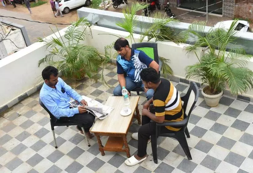 Hotelli Kausalya Inn