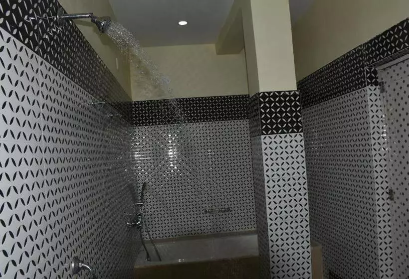 Hotelli Kausalya Inn