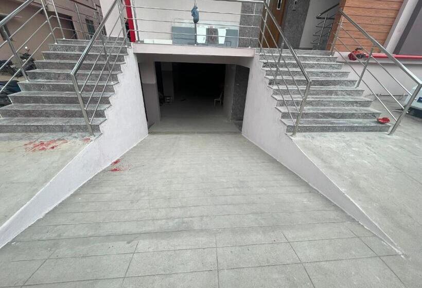 Hotel Pearl Stays, Tirupathi