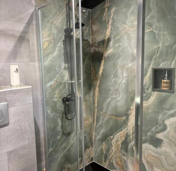 ペンション La Villa émeraude