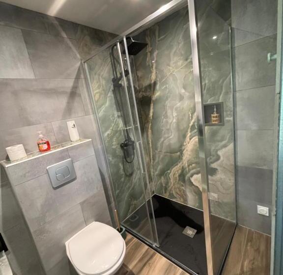 ペンション La Villa émeraude