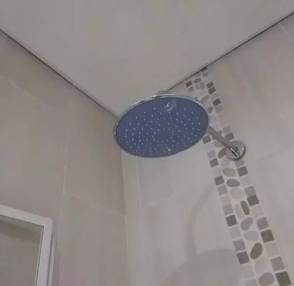 پانسیون Thornville Guest House