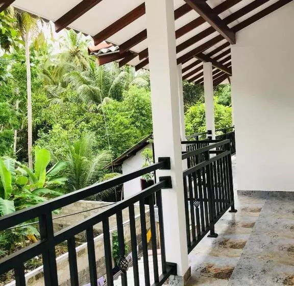 ペンション Vishmitha Villa