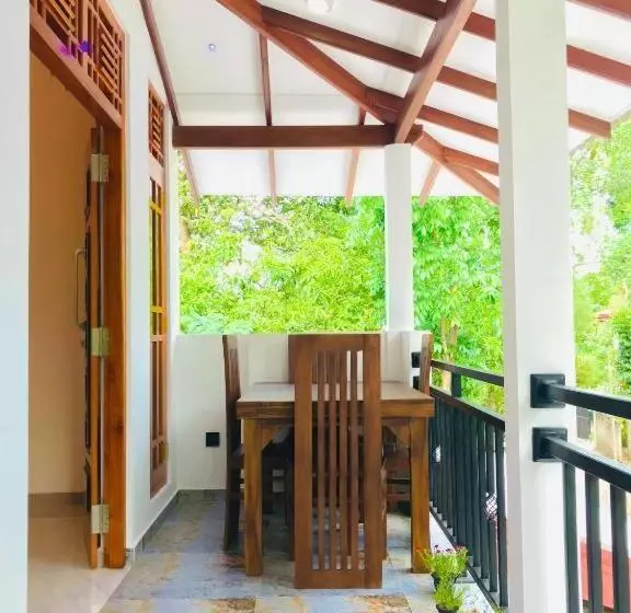 ペンション Vishmitha Villa