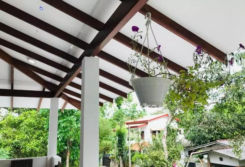 ペンション Vishmitha Villa