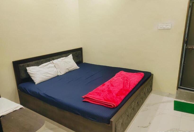 Shree Siddhi Vinayak Hotel & Restaurant