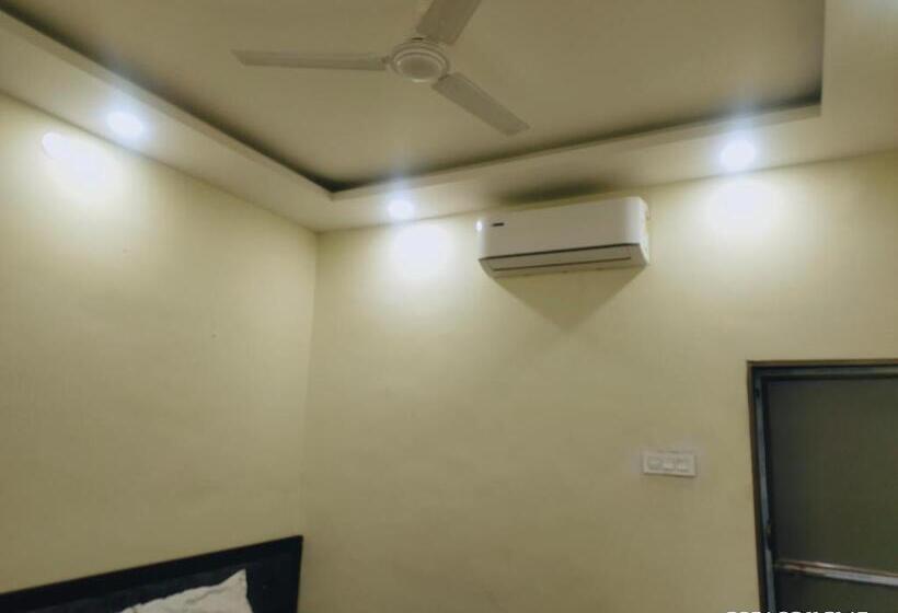 Shree Siddhi Vinayak Hotel & Restaurant