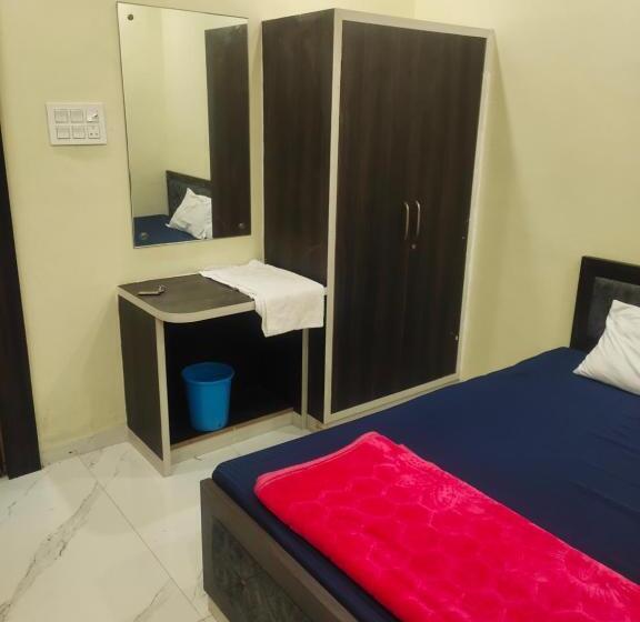 Shree Siddhi Vinayak Hotel & Restaurant