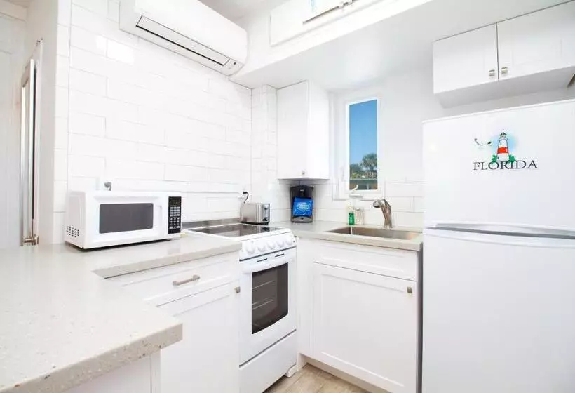 Tropic Terrace Suite #50 Beachfront Resort