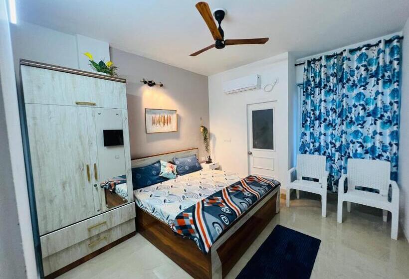 Bed and Breakfast Dhyani Residence