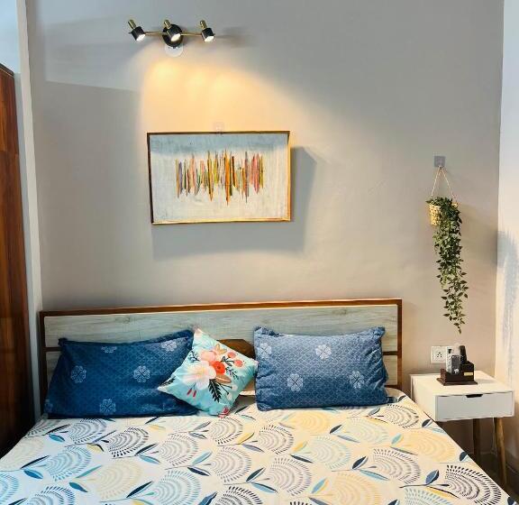 Bed and Breakfast Dhyani Residence