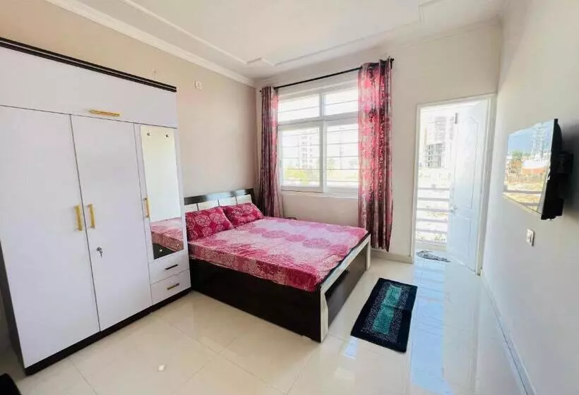 Aamiaismajoitus (B&B) Dhyani Residence