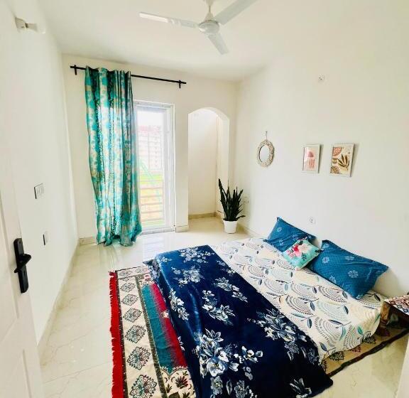 Bed and Breakfast Dhyani Residence