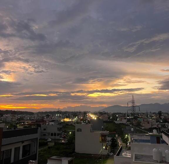 Bed and Breakfast Dhyani Residence