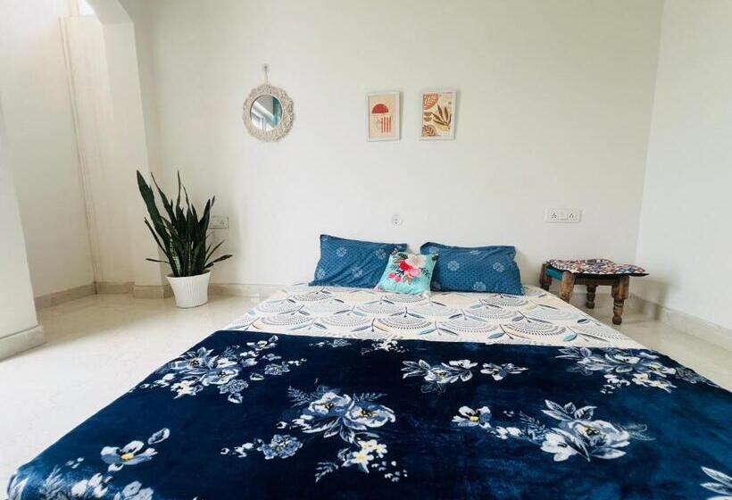 Bed and Breakfast Dhyani Residence