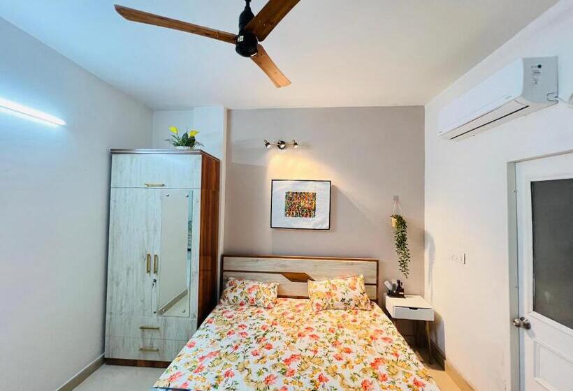 Bed and Breakfast Dhyani Residence