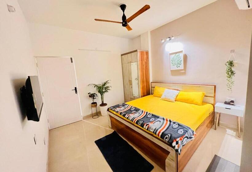 Bed and Breakfast Dhyani Residence