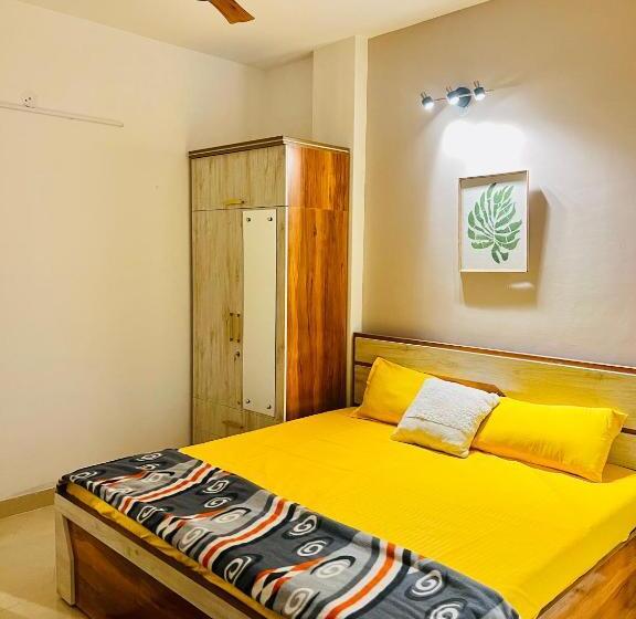Bed and Breakfast Dhyani Residence