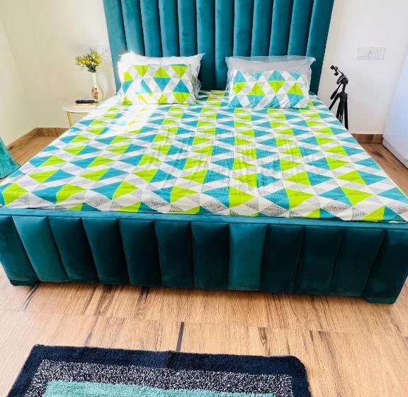 Bed and Breakfast Dhyani Residence