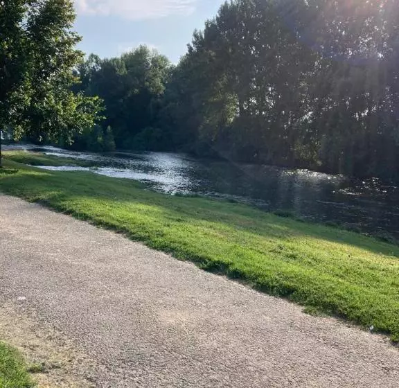 Aamiaismajoitus (B&B) Quiet Double Ensuite Room, Own Entrance