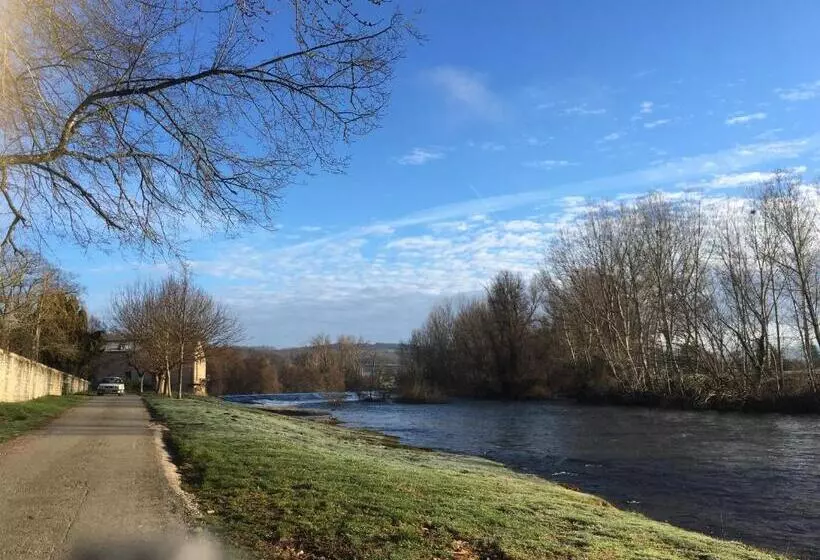 Aamiaismajoitus (B&B) Quiet Double Ensuite Room, Own Entrance