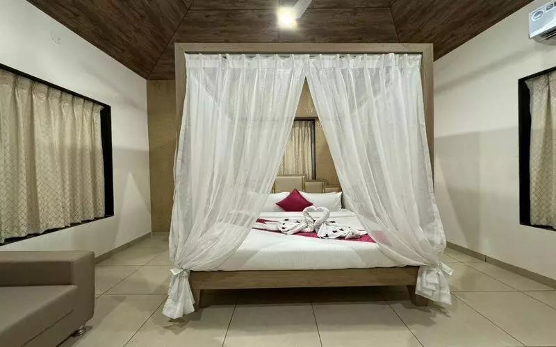 Hotelli Bhama Lake Resort