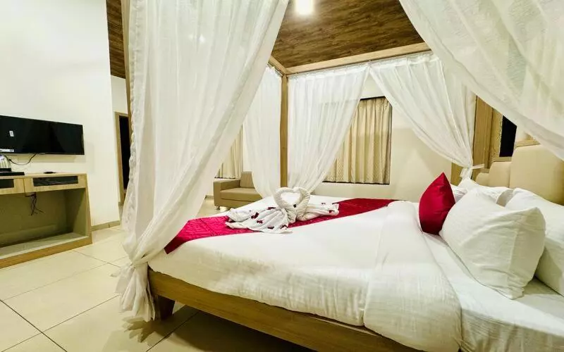 Hotelli Bhama Lake Resort