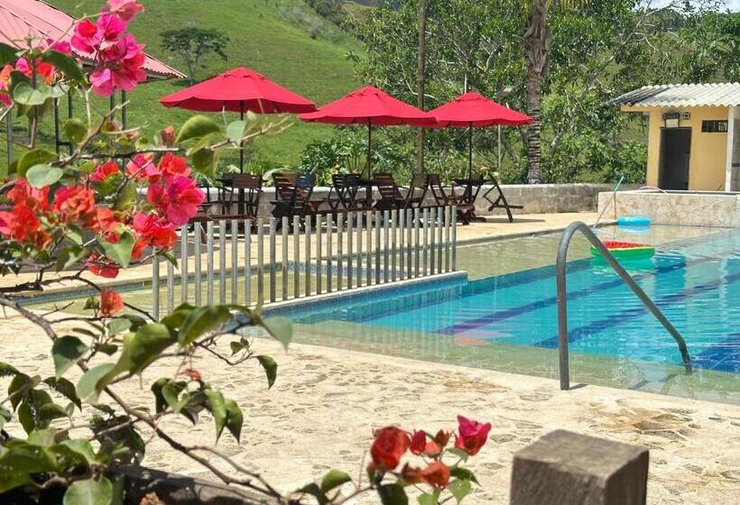 בית מלון כפרי Villa Alicia Finca