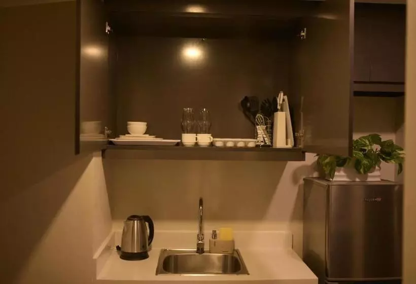 Bgc S Prime   Luxe Suite At Bonifacio Civic Center Tower