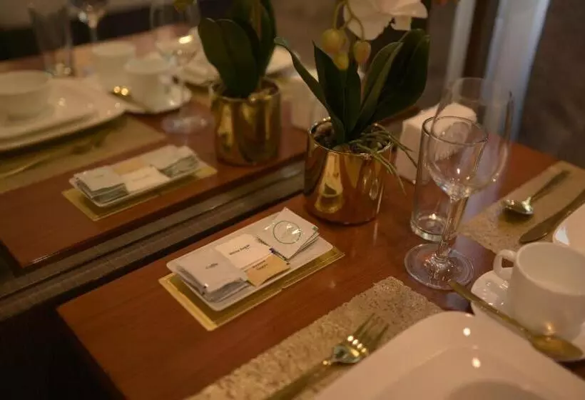 Bgc S Prime   Luxe Suite At Bonifacio Civic Center Tower