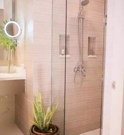 Bgc S Prime   Luxe Suite At Bonifacio Civic Center Tower
