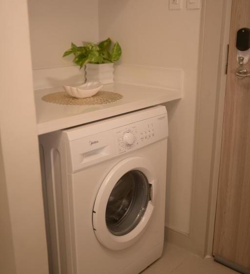 Bgc S Prime   Luxe Suite At Bonifacio Civic Center Tower