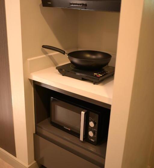 Bgc S Prime   Luxe Suite At Bonifacio Civic Center Tower