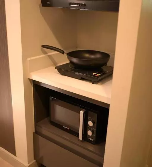 Bgc S Prime   Luxe Suite At Bonifacio Civic Center Tower