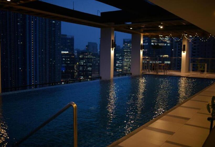 Bgc S Prime   Luxe Suite At Bonifacio Civic Center Tower