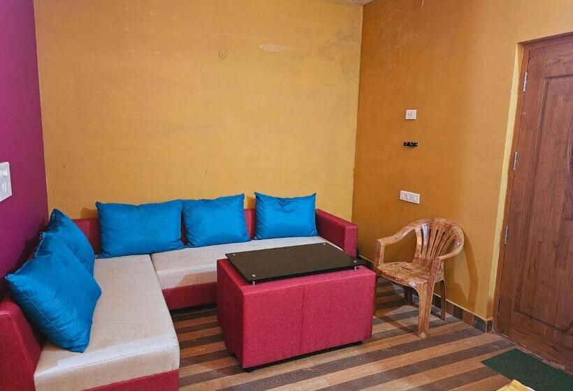 Majatalo Chithralaya Guest House