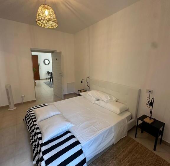 پانسیون Clarissa Guest House Via Di Mezzo 194