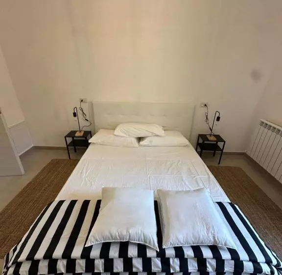 پانسیون Clarissa Guest House Via Di Mezzo 194
