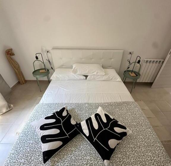 پانسیون Clarissa Guest House Via Di Mezzo 194